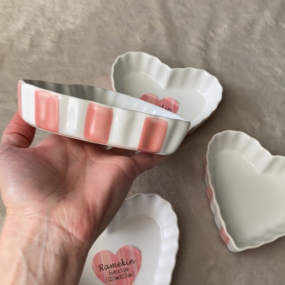New...4 pink and white Heart decorative dishes - Picture 5 of 12